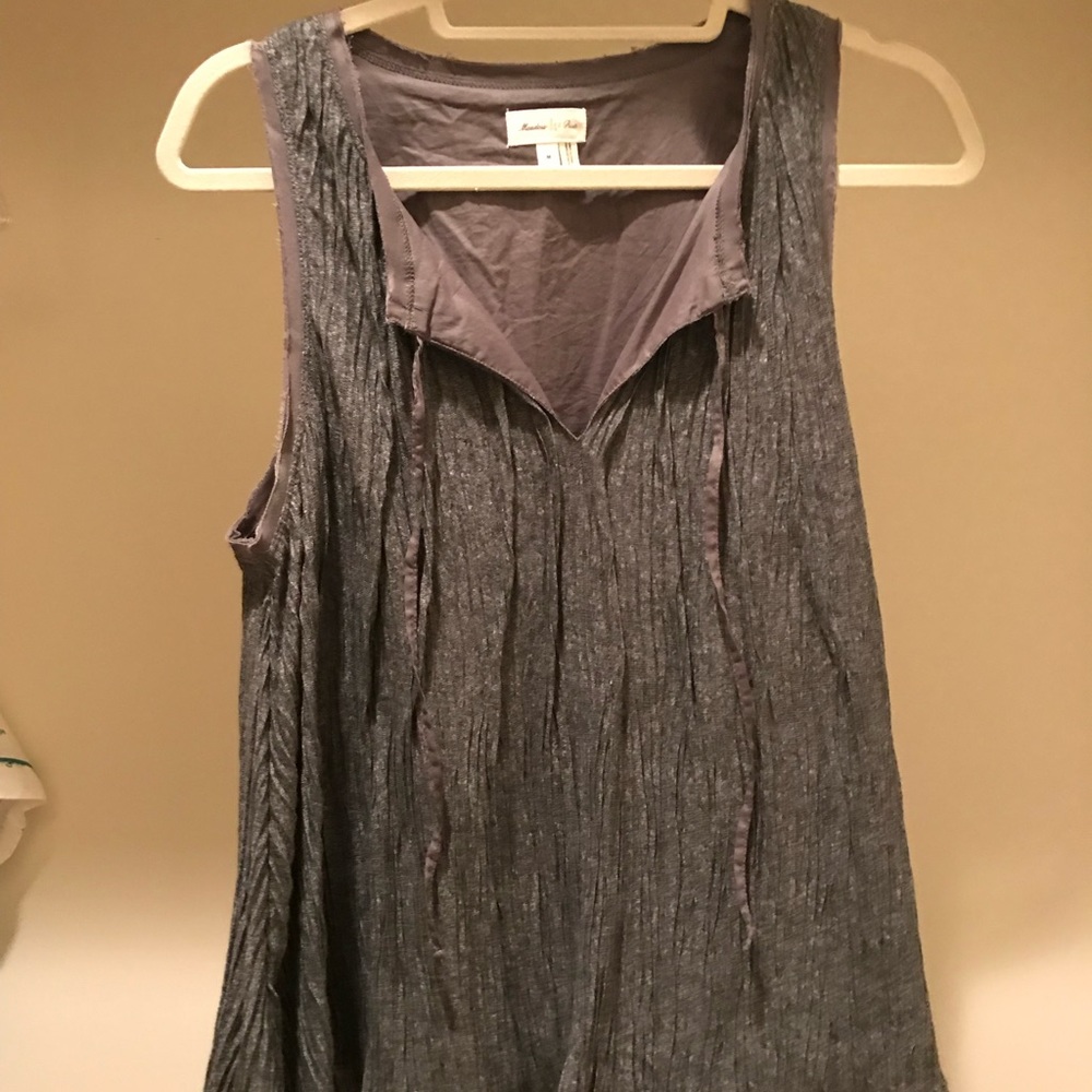 Gray textured sleeveless top!